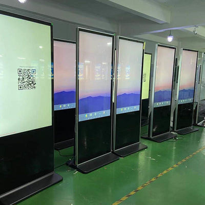55-calowy interaktywny kiosk z ekranem dotykowym Stojak podłogowy Pojemnościowy kiosk wielodotykowy